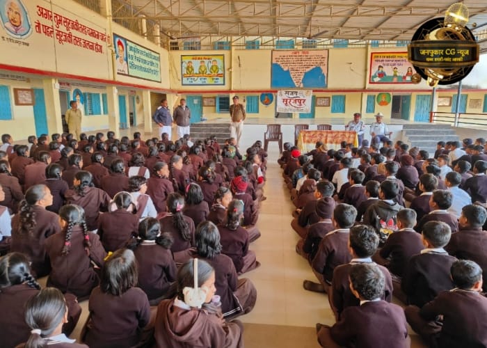 सूरजपुर पुलिस ने यातायात नियमों की जानकारी दी