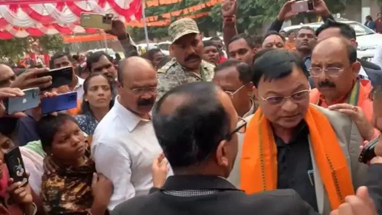 फ्लोरा मैक्स चिटफंड कंपनी