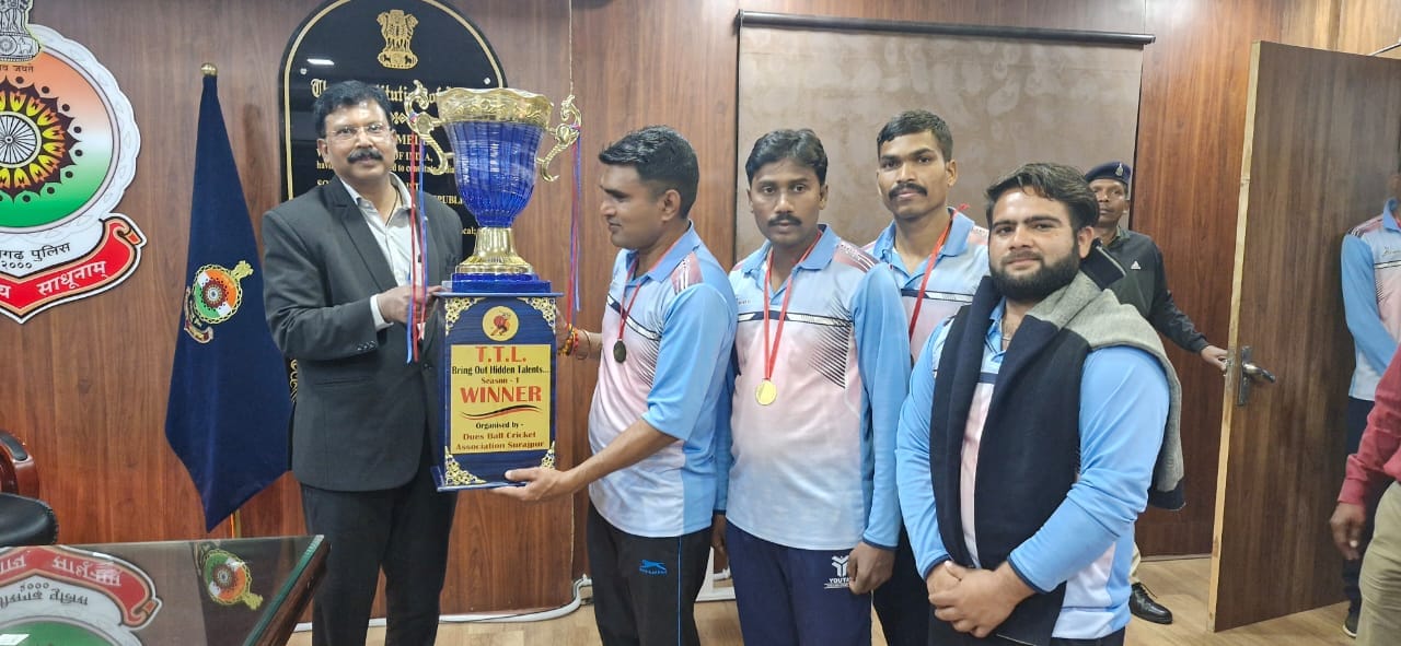 पुलिस फाइटर ने जीता टीटीएल क्रिकेट प्रतियोगिता, डीआईजी व एसएसपी सूरजपुर श्री प्रशांत कुमार ठाकुर ने दी जीत की बधाई