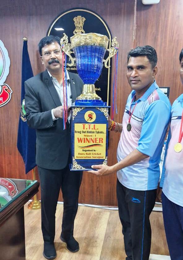 पुलिस फाइटर ने जीता टीटीएल क्रिकेट प्रतियोगिता, डीआईजी व एसएसपी सूरजपुर श्री प्रशांत कुमार ठाकुर ने दी जीत की बधाई
