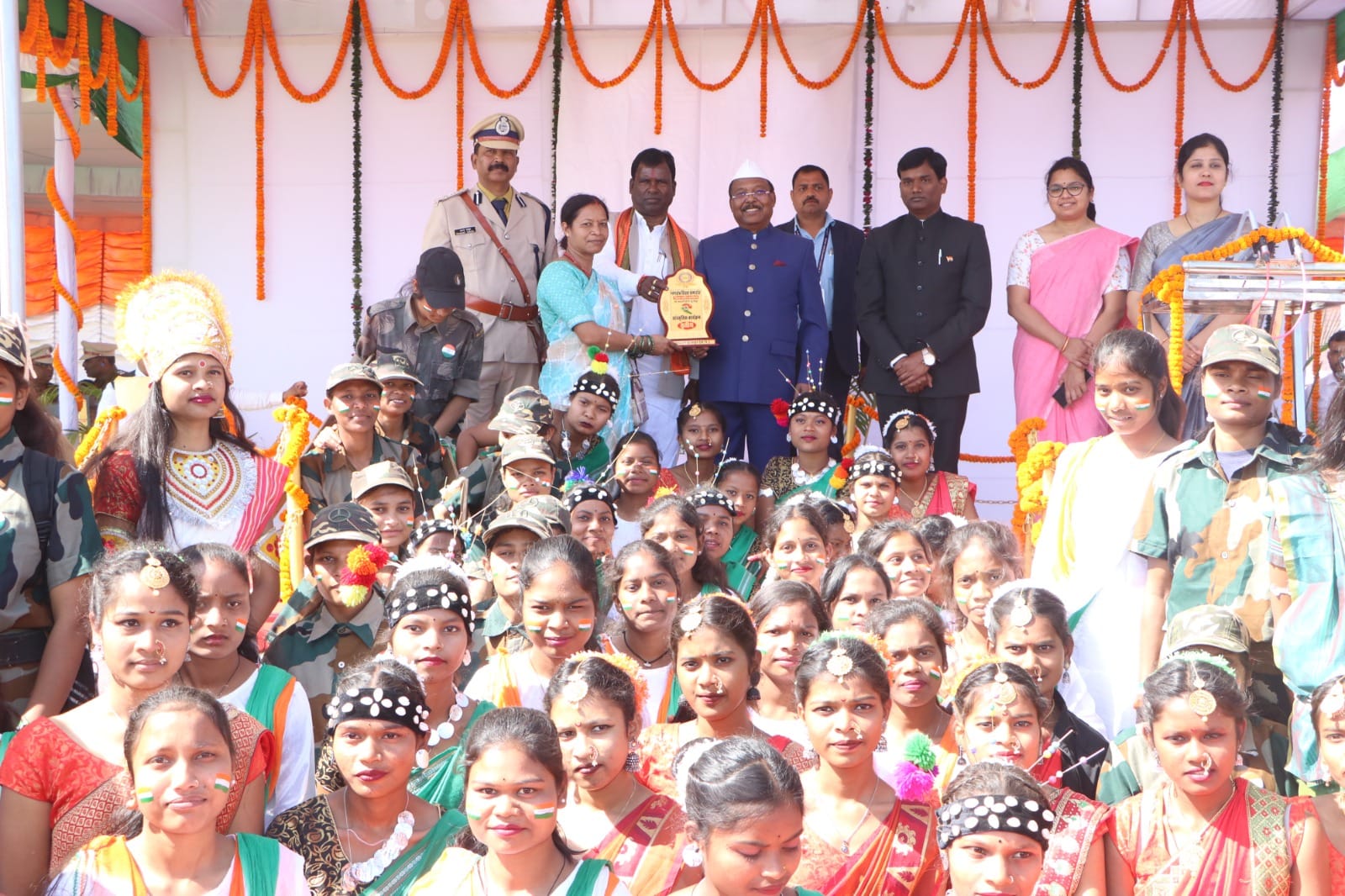 स्कूली छात्रों ने दी सांस्कृतिक कार्यक्रमों की रंगारंग प्रस्तुति