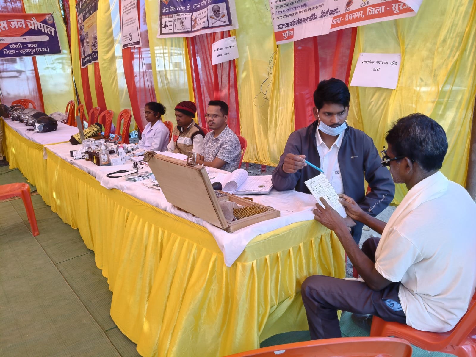 सूरजपुर। डीआईजी व एसएसपी सूरजपुर श्री प्रशांत कुमार ठाकुर के द्वारा यातायात नियमों के प्रति जागरूकता के आयोजन करने, चालकों के नेत्रों का