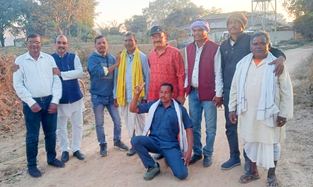 सूरजपुर। जिले के प्रतापपुर ब्लॉक अंतर्गत दिनांक 19 /1/ 2025/ को ब्लॉक कांग्रेस कमेटी के अध्यक्ष श्री कुमार सिंह देव जी की अध्यक्षता में पंडित जवाहरलाल