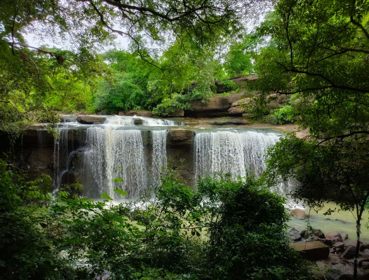 प्राकृतिक सौंदर्य और आस्था का संगम है नारागांव स्थित मां सियादेवी का मंदिर
