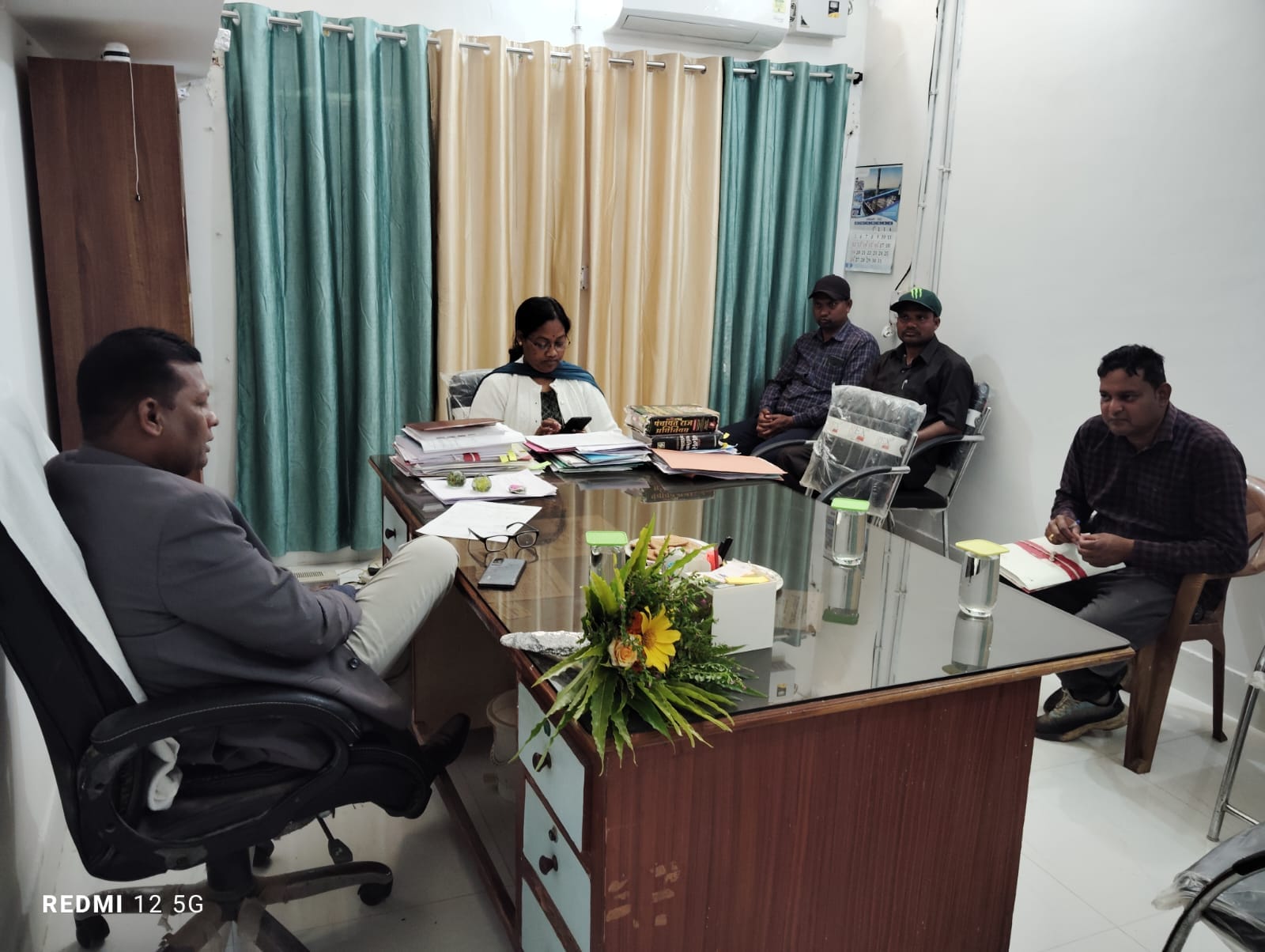 सूरजपुर। 02 फरवरी 2025 नगरीय निकाय आम निर्वाचन 2025 के तैयारियों को लेकर व्यय प्रेक्षक द्वारा आज रिटर्निंग ऑफिसर कार्यालय का निरीक्षण