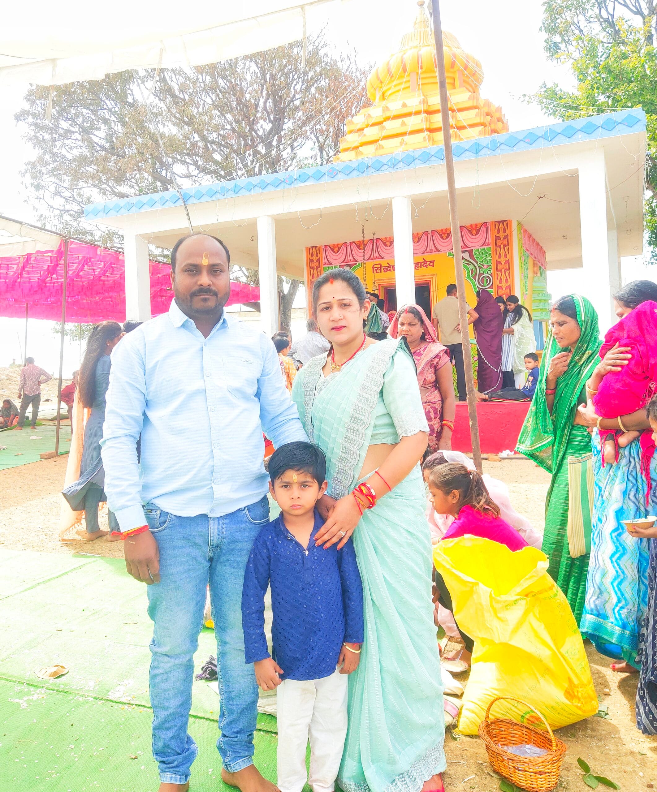 महाशिवरात्रि के अवसर पर मंदिरों में जुटी भीड़