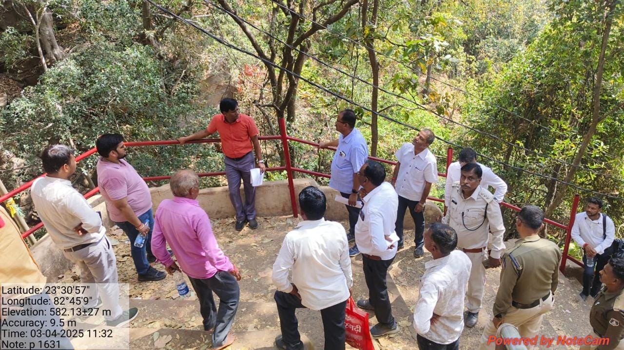 देवीधाम कुदरगढ़ का सूरजपुर कलेक्टर ने किया दौरा