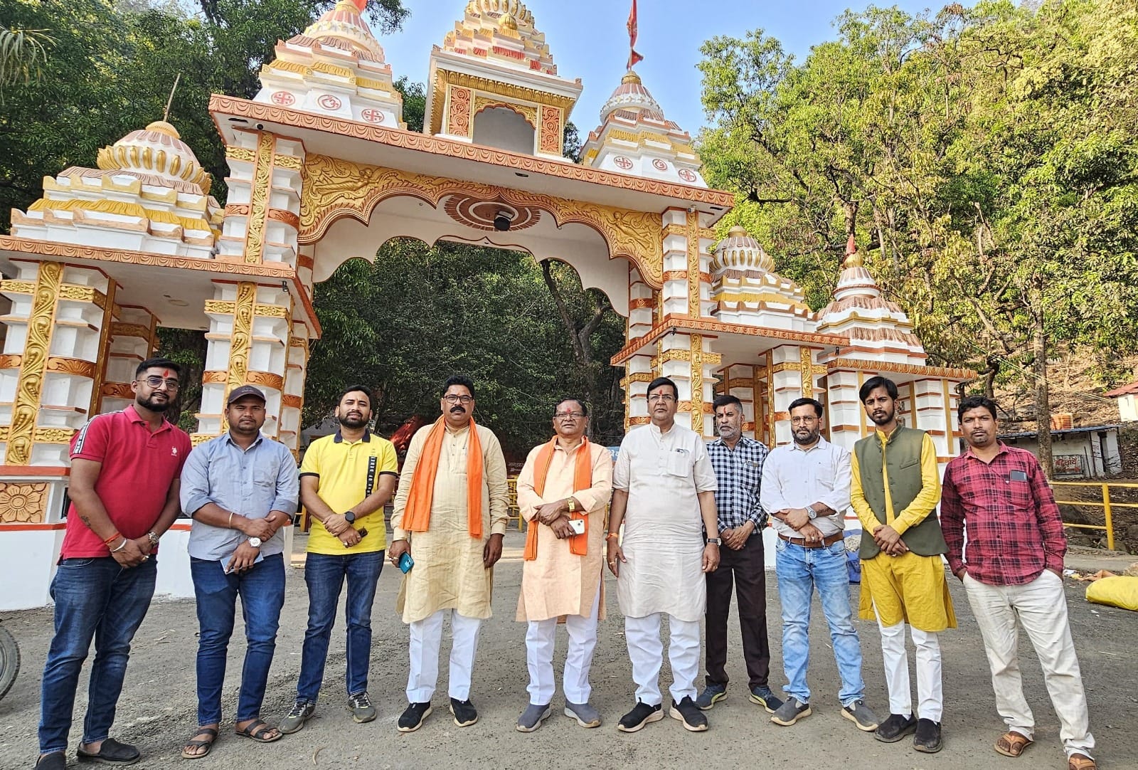 चैत्र नवरात्रि एवं कुदरगढ़ महोत्सव की तैयारियों को लेकर मां बागेश्वरी देवी लोक न्यास ट्रस्ट के अध्यक्ष ने ली बैठक