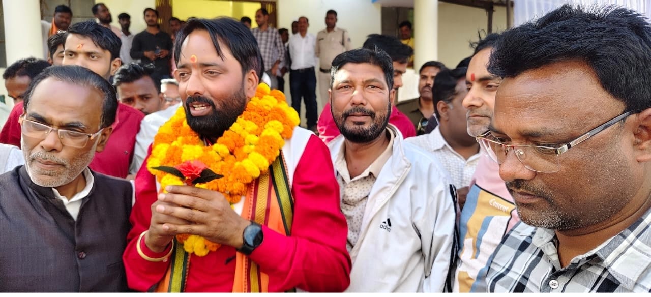 नगर पंचायत कुसमी के नव निर्वाचित अध्यक्ष व पार्षदों ने लिया शपथ, उपाध्यक्ष पद पर भाजपा का कब्ज़ा