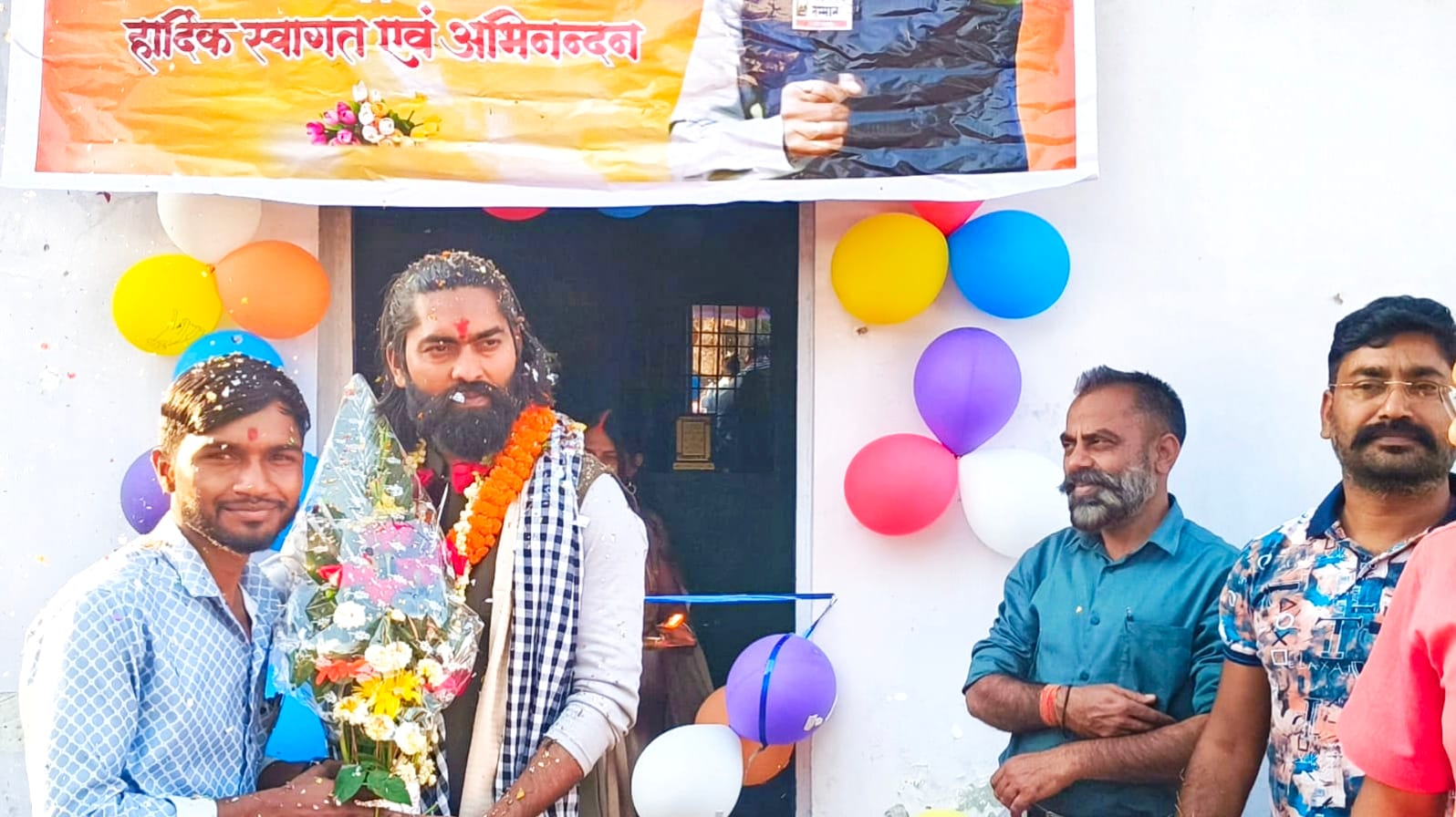 निर्भीक पत्रकार कुमार जितेन्द्र जायसवाल का सरगुजा में भव्य स्वागत,शहर की प्रथम नागरिक महापौर श्रीमती मंजूषा भगत ने किया अभिनंदन...