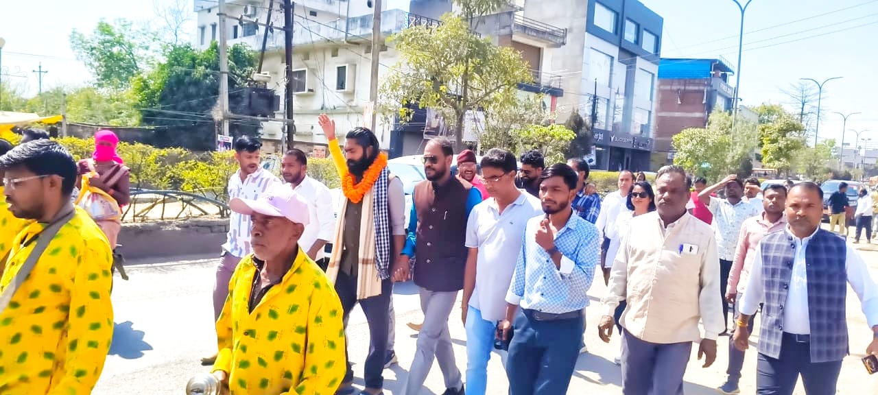 निर्भीक पत्रकार कुमार जितेन्द्र जायसवाल का सरगुजा में भव्य स्वागत,शहर की प्रथम नागरिक महापौर श्रीमती मंजूषा भगत ने किया अभिनंदन...