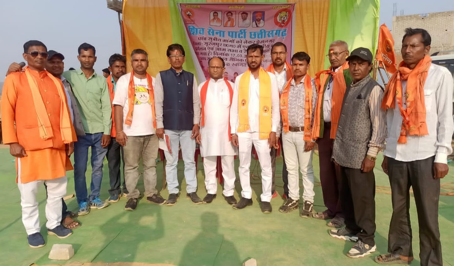 शिवसेना का बड़ा प्रदर्शन: मुख्यमंत्री के नाम सौंपा ज्ञापन