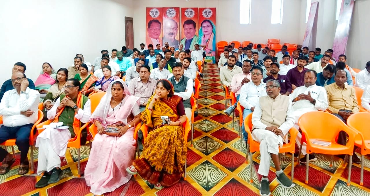 भाजपा पदाधिकारियों की बैठक में दीपेन्द्र सिंह चौहान हुए सम्मानित