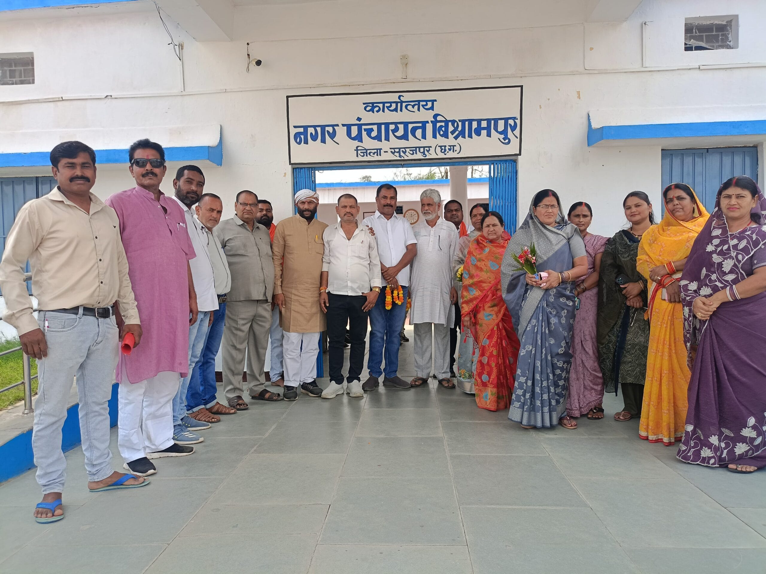 नगर पंचायत बिश्रामपुर के नवनिर्वाचित जनप्रतिनिधियों का परिचय बैठक हुआ सम्पन्न