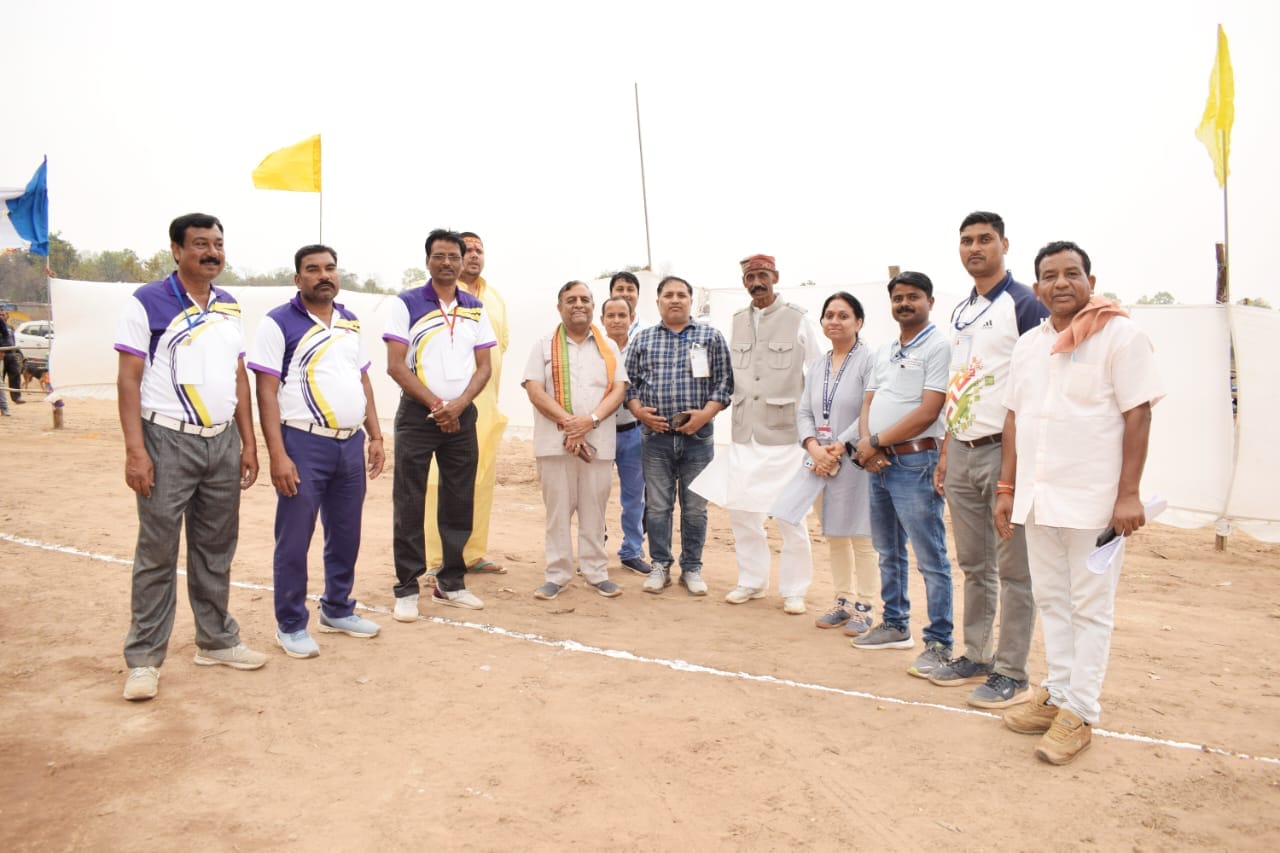 कुदरगढ़ महोत्सव 2025: वॉलीबॉल प्रतियोगिता में गोंदा और बरपारा बने चैंपियन