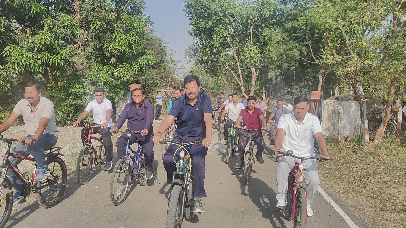 डीआईजी व एसएसपी सूरजपुर प्रशांत कुमार ठाकुर ने “फिटनेस का डोज, आधा घंटा रोज” अभियान के तहत साइकिल रैली निकाल दिया स्वस्थ जीवन का संदेश