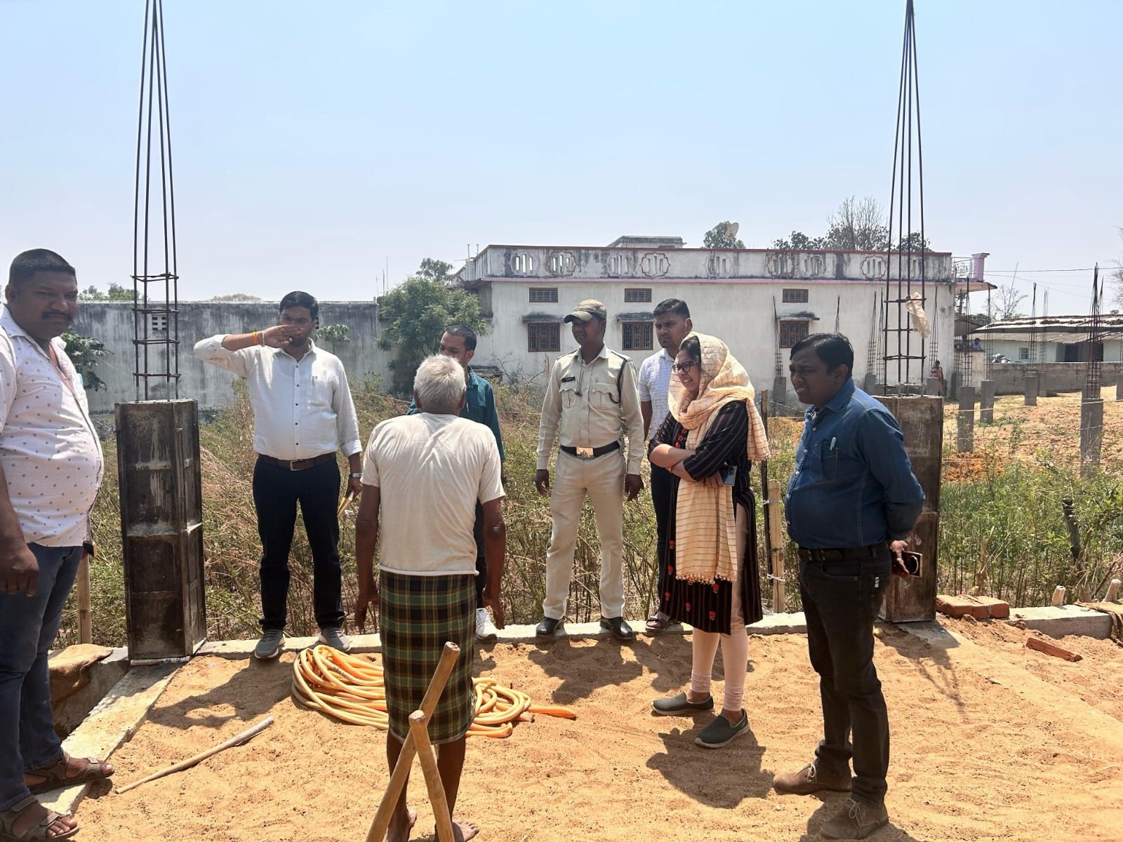 निर्माणाधीन पीएम आवास का सीईओ जिला पंचायत ने किया निरीक्षण
