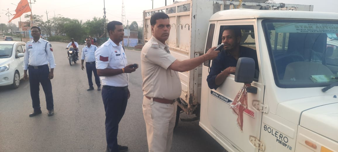 सूरजपुर पुलिस का वाहन चेकिंग अभियान, 1569 लोगों के विरूद्ध की गई एमव्ही एक्ट की कार्यवाही...