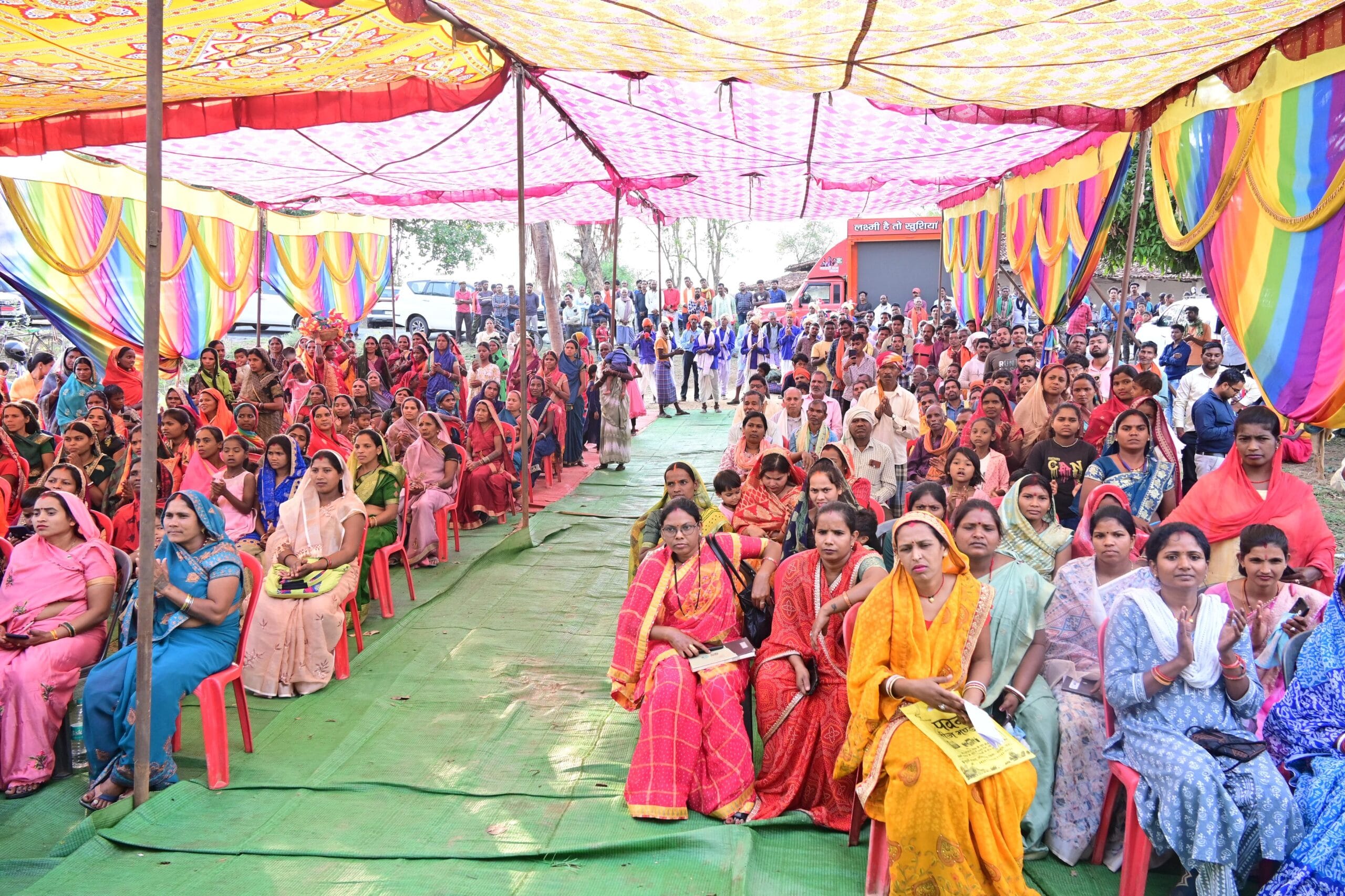 सुशासन तिहार के अंतर्गत मंत्री लक्ष्मी राजवाड़े ने किया सघन जनसंपर्क, जनता से मिलीं और समस्याएं जानीं