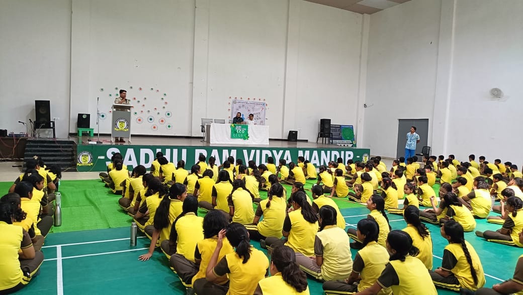 पृथ्वी दिवस पर साधु राम विद्या मंदिर में विशेष कार्यक्रम आयोजित 