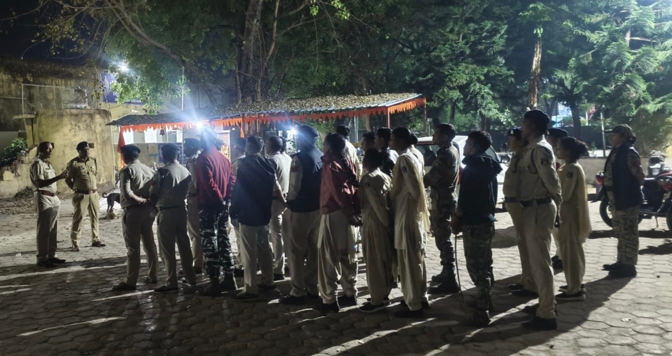 सूरजपुर थाना क्षेत्र में रात्री गश्त: पुलिस ने की सख्त कार्रवाई, 84 संदिग्धों को किया चेक...