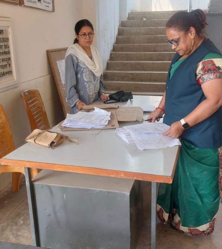 शा.ब.उ.मा विद्यालय में हाई और हायर सेकेण्डरी परीक्षा की उत्तर पुस्तिकाओं का मूल्यांकन कार्य प्रारम्भ...