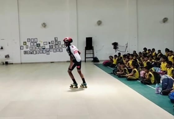 साधु राम विद्या मंदिर में आयोजित विशेष स्केटिंग प्रदर्शन ने छात्रों में खेलों के प्रति जागरूकता बढ़ाई