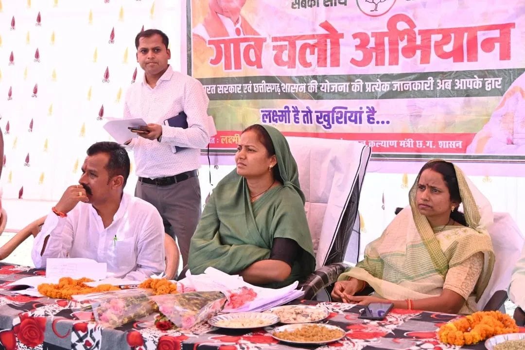 गांव-बस्ती चलो अभियान: भटगांव विधायक व कैबिनेट मंत्री लक्ष्मी राजवाड़े ने शिवप्रसादनगर में सुनीं जनता की पीड़ा, दिए त्वरित समाधान के निर्देश
