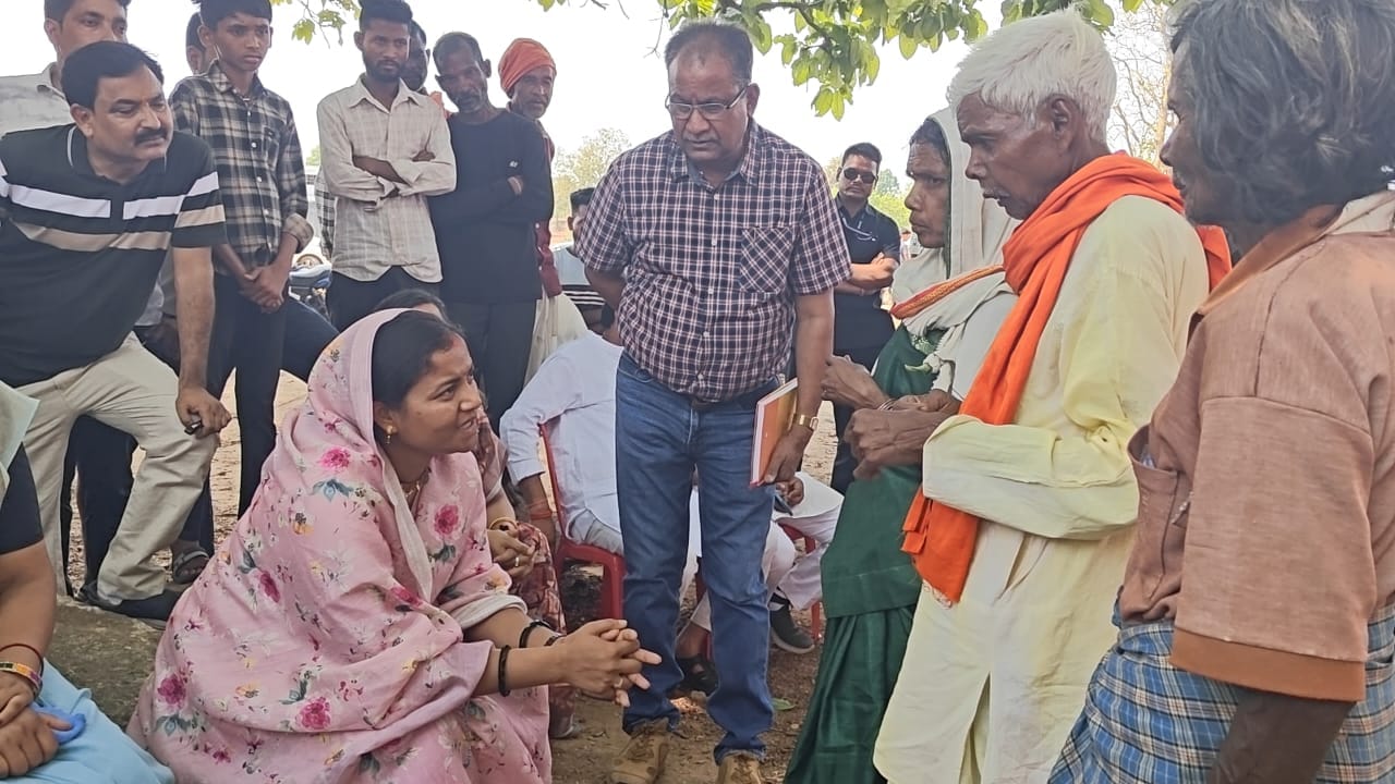 ओड़गी ब्लॉक के बीहड़ गांवों में पहुँचीं मंत्री लक्ष्मी राजवाड़े, सुनीं जनता की समस्याएं...