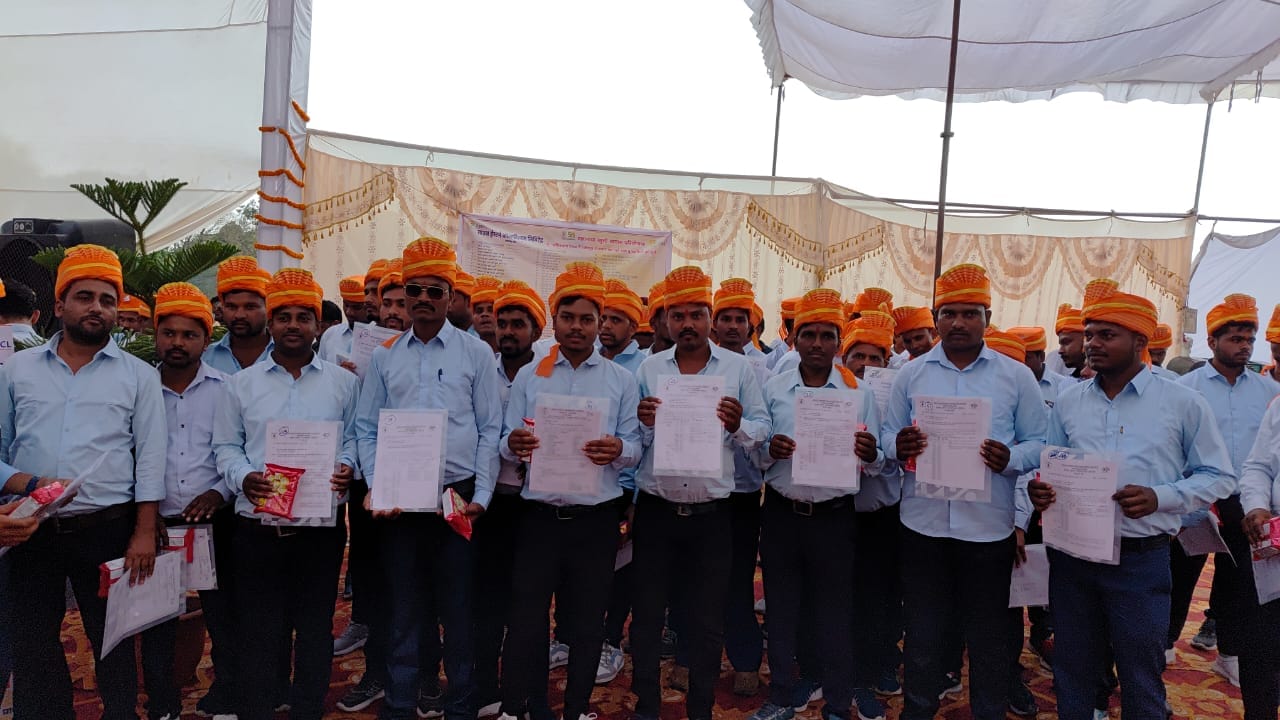 रोजगार से आई खुशहाली: महामाया खदान से 86 युवाओं को मिला रोजगार, मंत्री लक्ष्मी राजवाड़े ने सौंपे नियुक्ति पत्र