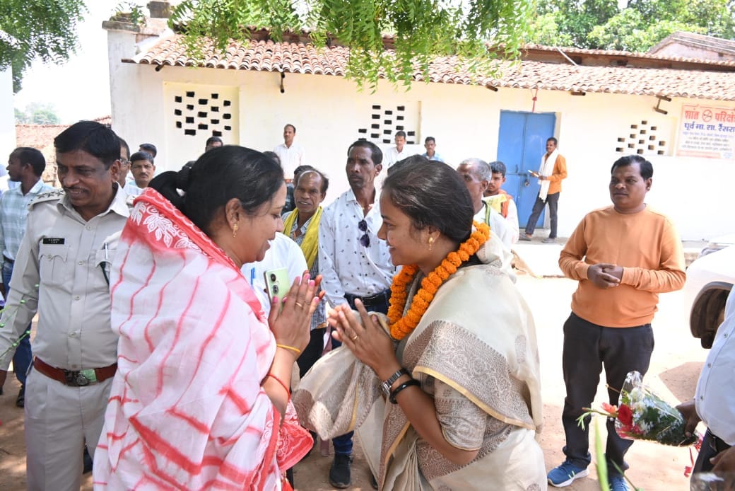 ग्रामीण अंचलों में सुशासन तिहार: मंत्री लक्ष्मी राजवाड़े ने की जन चौपाल, सुनीं समस्याएं और दिए त्वरित समाधान के निर्देश