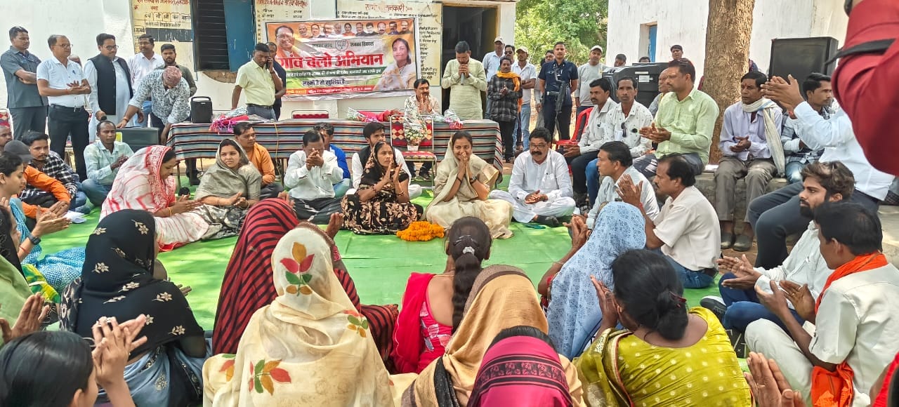 ग्रामीण अंचलों में सुशासन तिहार: मंत्री लक्ष्मी राजवाड़े ने की जन चौपाल, सुनीं समस्याएं और दिए त्वरित समाधान के निर्देश