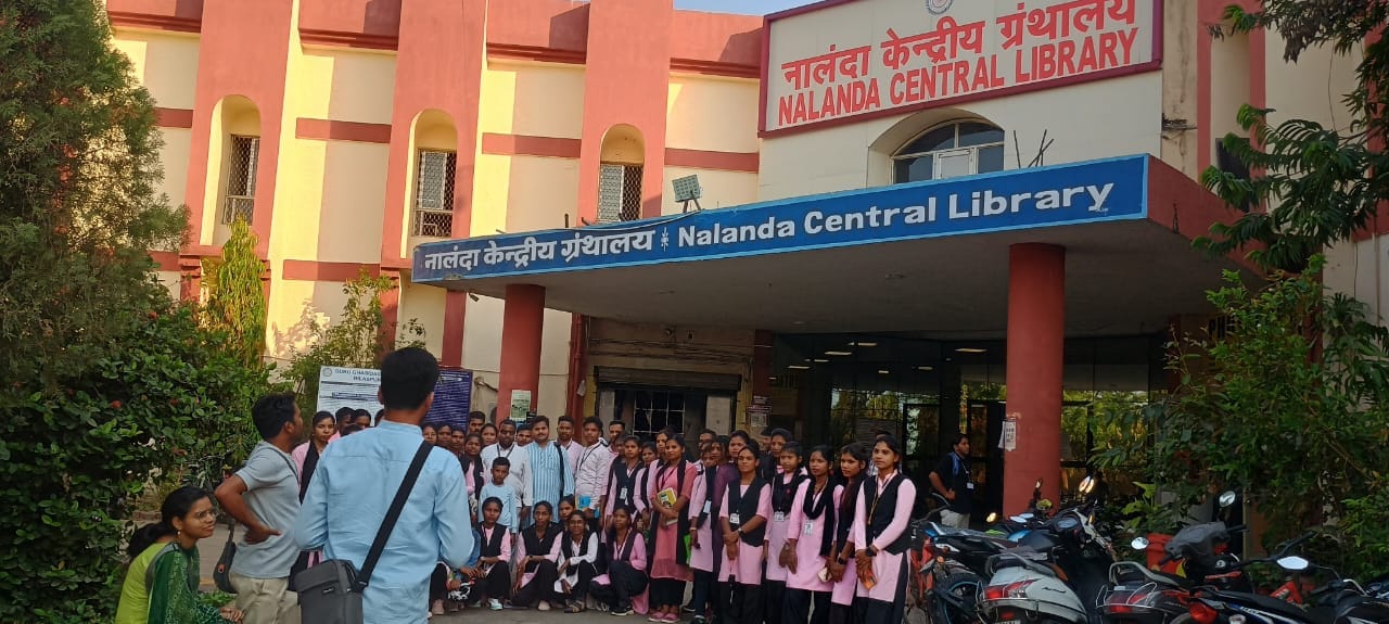 शासकीय रेवती रमण मिश्र महाविद्यालय के एम.ए. हिन्दी द्वितीय एवं चतुर्थ सेमेस्टर के छात्र-छात्रों द्वारा किया गया शैक्षणिक भ्रमण