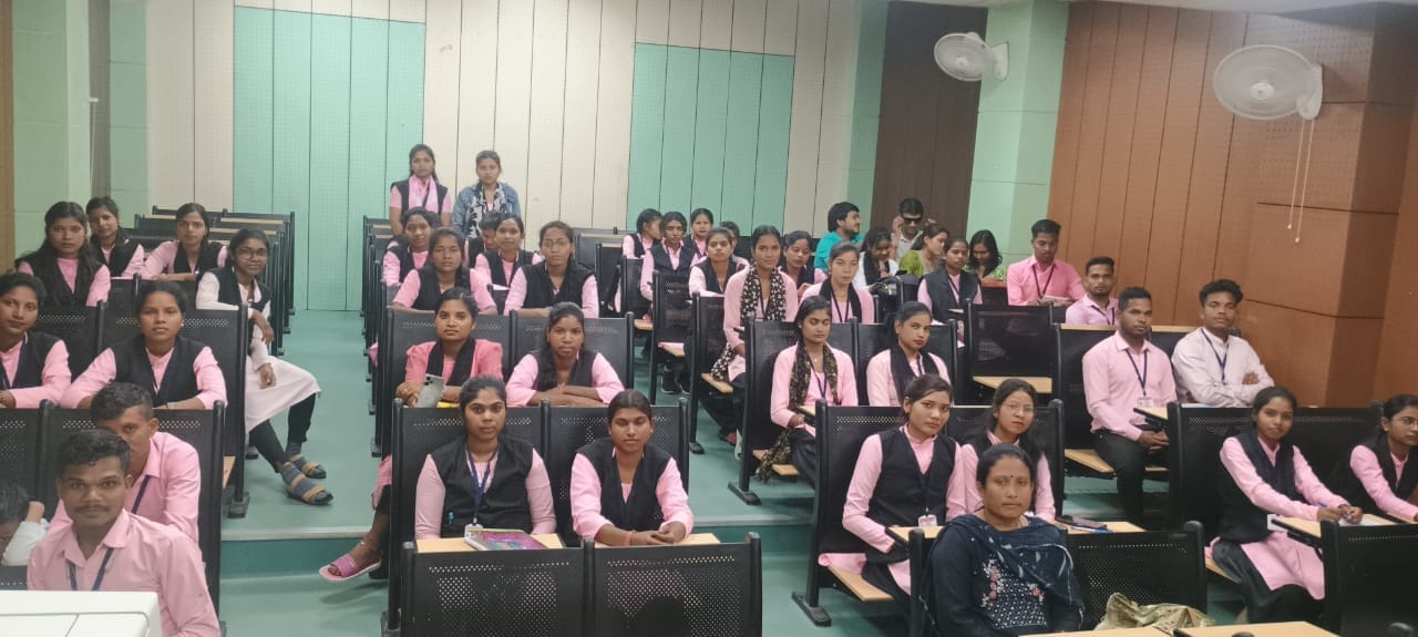 शासकीय रेवती रमण मिश्र महाविद्यालय के एम.ए. हिन्दी द्वितीय एवं चतुर्थ सेमेस्टर के छात्र-छात्रों द्वारा किया गया शैक्षणिक भ्रमण