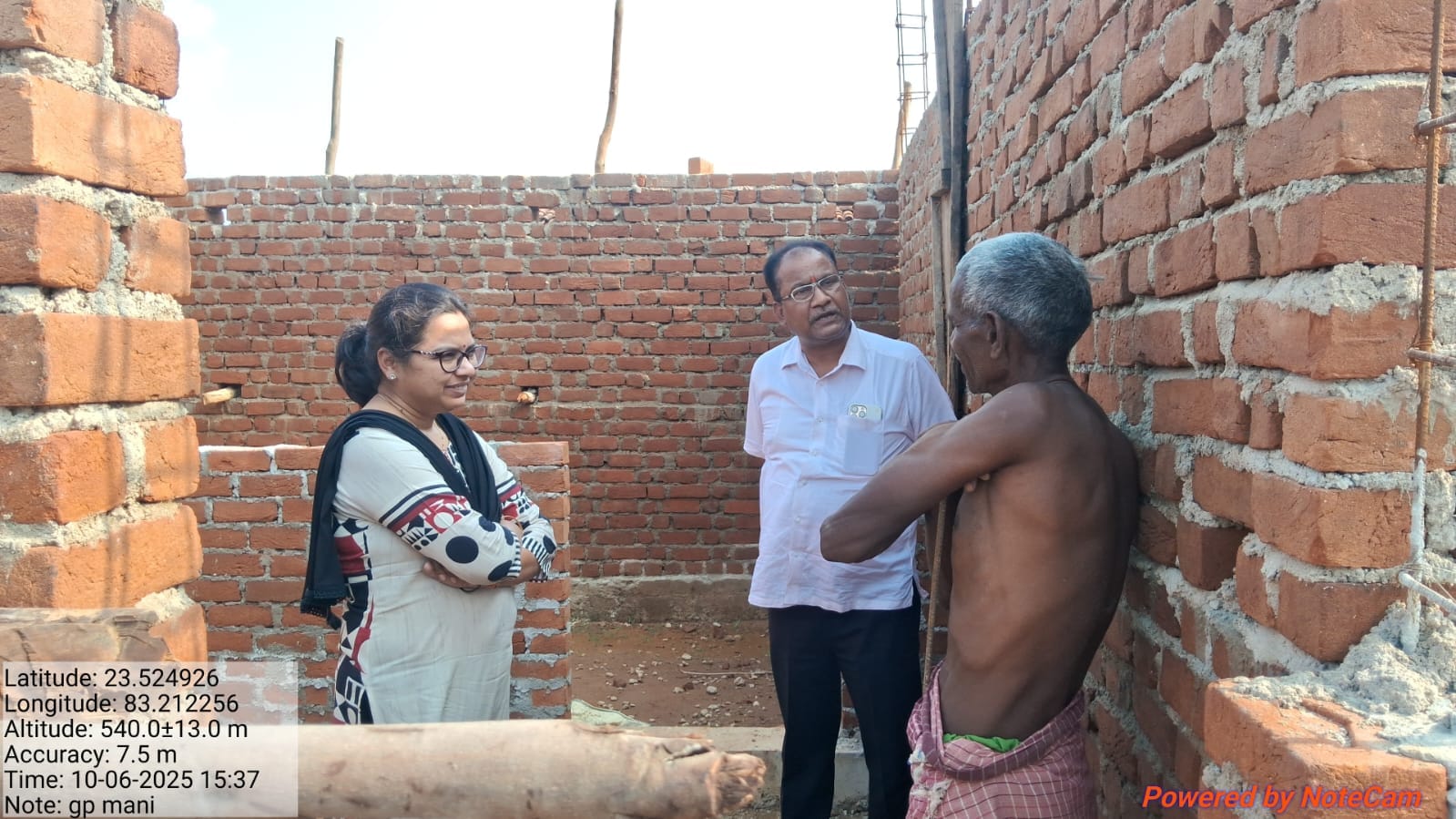 समन्वित प्रयासों से पीएम आवास निर्माण को समय पर पूर्ण करें – जिला पंचायत CEO का निर्देश