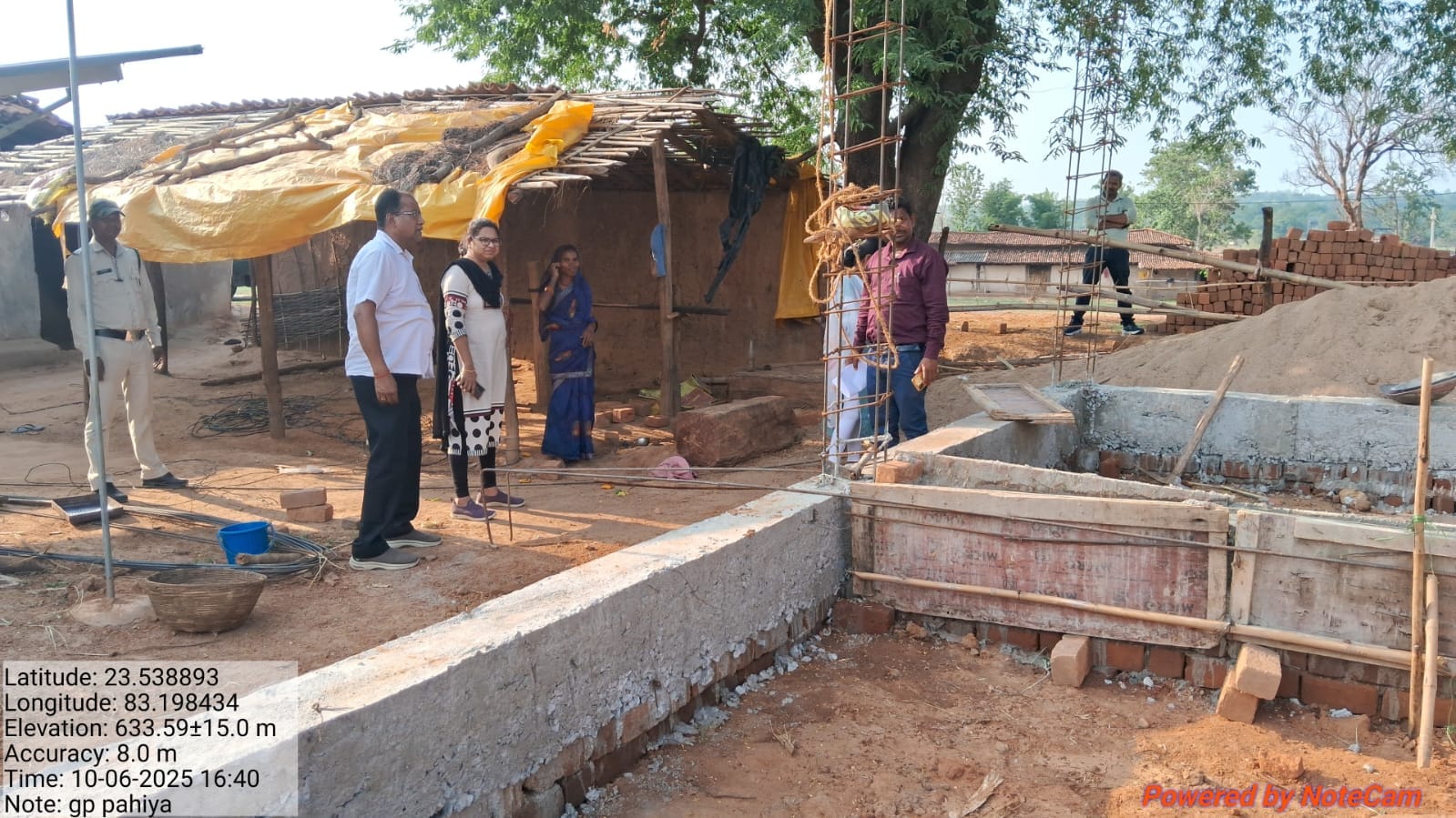 समन्वित प्रयासों से पीएम आवास निर्माण को समय पर पूर्ण करें – जिला पंचायत CEO का निर्देश