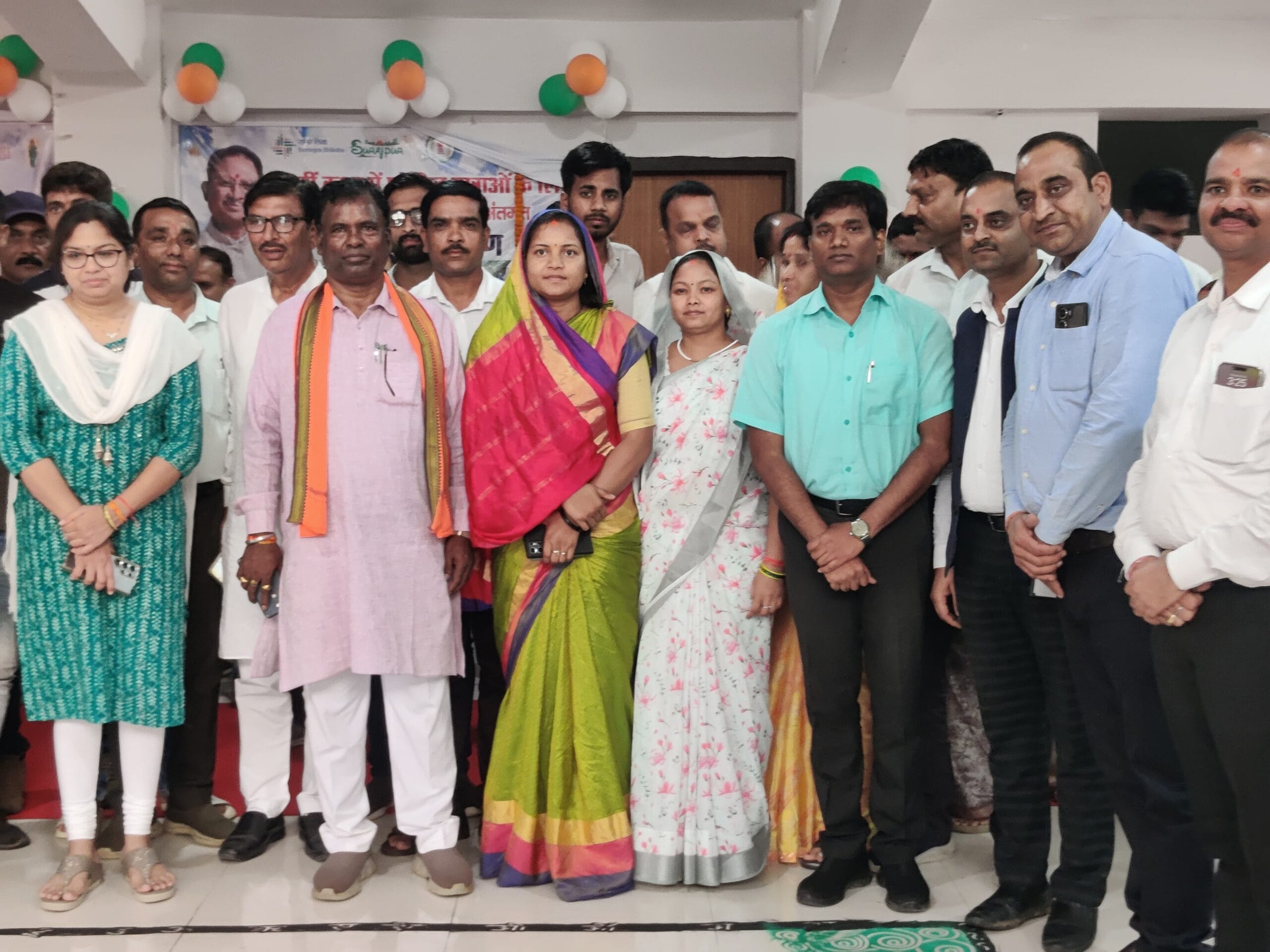 तिलसिवां ऑडिटोरियम सूरजपुर में मनाया गया जिला स्तरीय शाला प्रवेश उत्सव