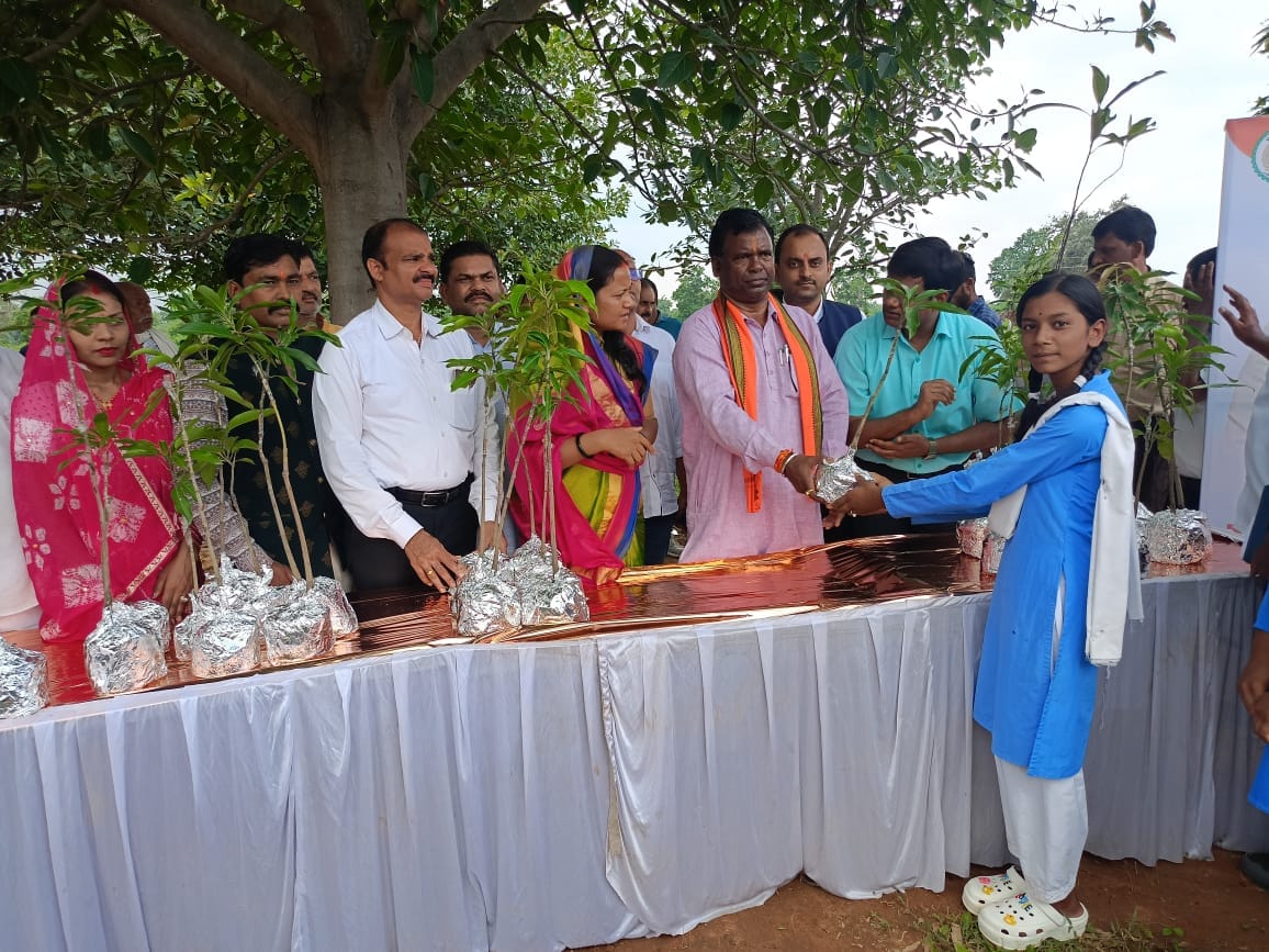 एक पेड़ मां के नाम 2.0 अभियान के तहत कनकपुर में जिला स्तरीय वृक्षारोपण कार्यक्रम सम्पन्न
