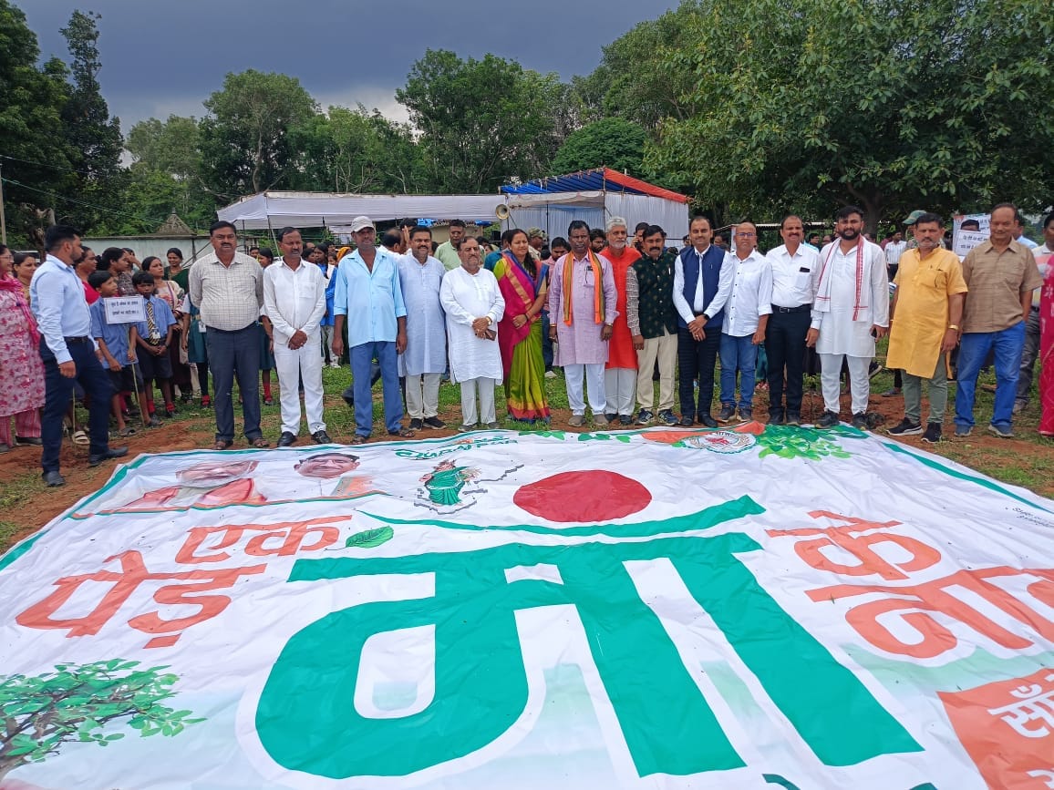 एक पेड़ मां के नाम 2.0 अभियान के तहत कनकपुर में जिला स्तरीय वृक्षारोपण कार्यक्रम सम्पन्न