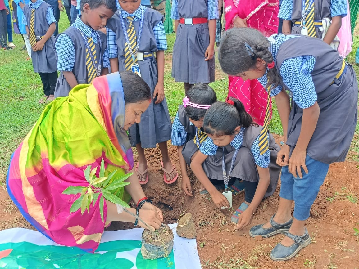 एक पेड़ मां के नाम 2.0 अभियान के तहत कनकपुर में जिला स्तरीय वृक्षारोपण कार्यक्रम सम्पन्न