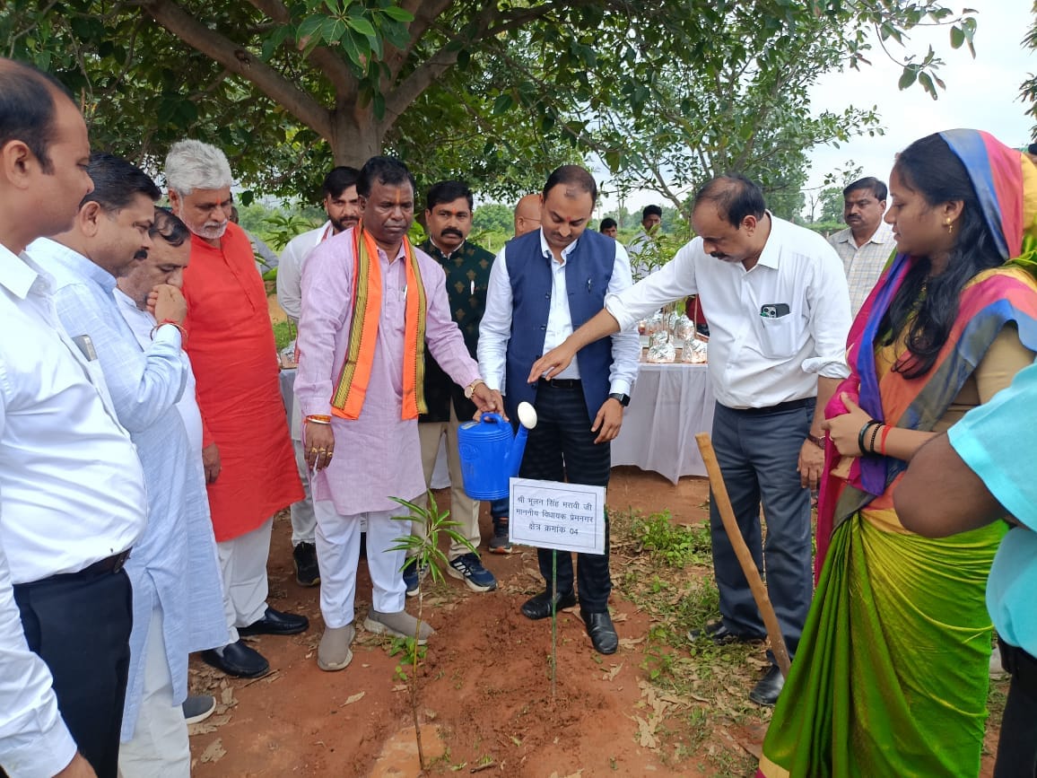 एक पेड़ मां के नाम 2.0 अभियान के तहत कनकपुर में जिला स्तरीय वृक्षारोपण कार्यक्रम सम्पन्न