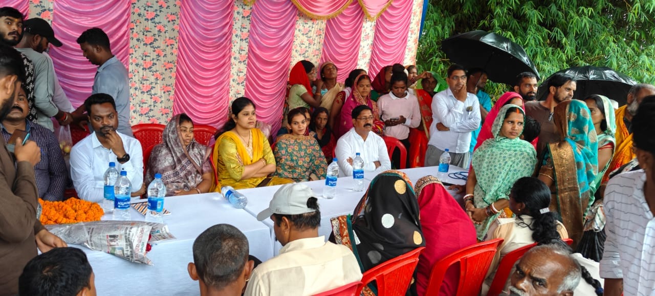 मां के सम्मान में पचीरा में लगे 2000 पौधे — एक पेड़ मां के नाम अभियान बना प्रेरणा