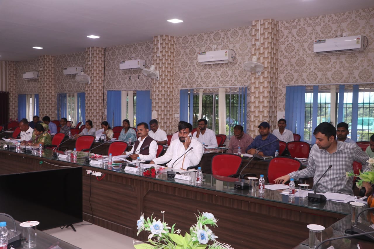 जिला पंचायत सूरजपुर में सामान्य सभा और सामान्य प्रशासन समिति की बैठक सम्पन्न
