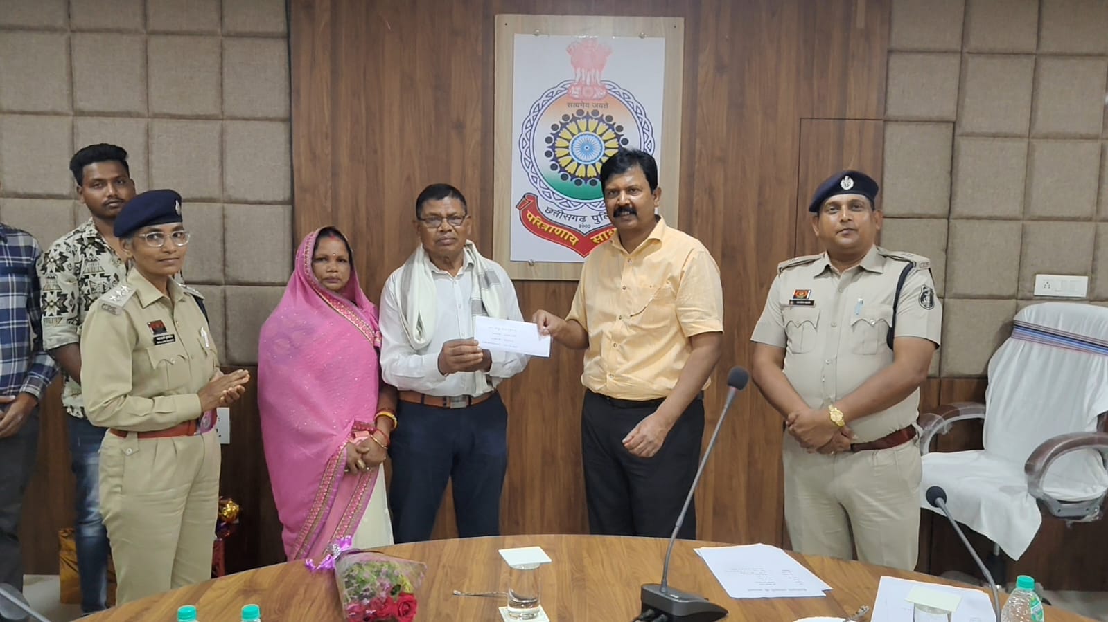 पुलिस विभाग में सेवा पूर्ण कर रहे कर्मियों को डीआईजी ने दिया प्रेरणादायक संदेश, कहा- सेवानिवृत्ति अंत नहीं, नई दिशा की शुरुआत है