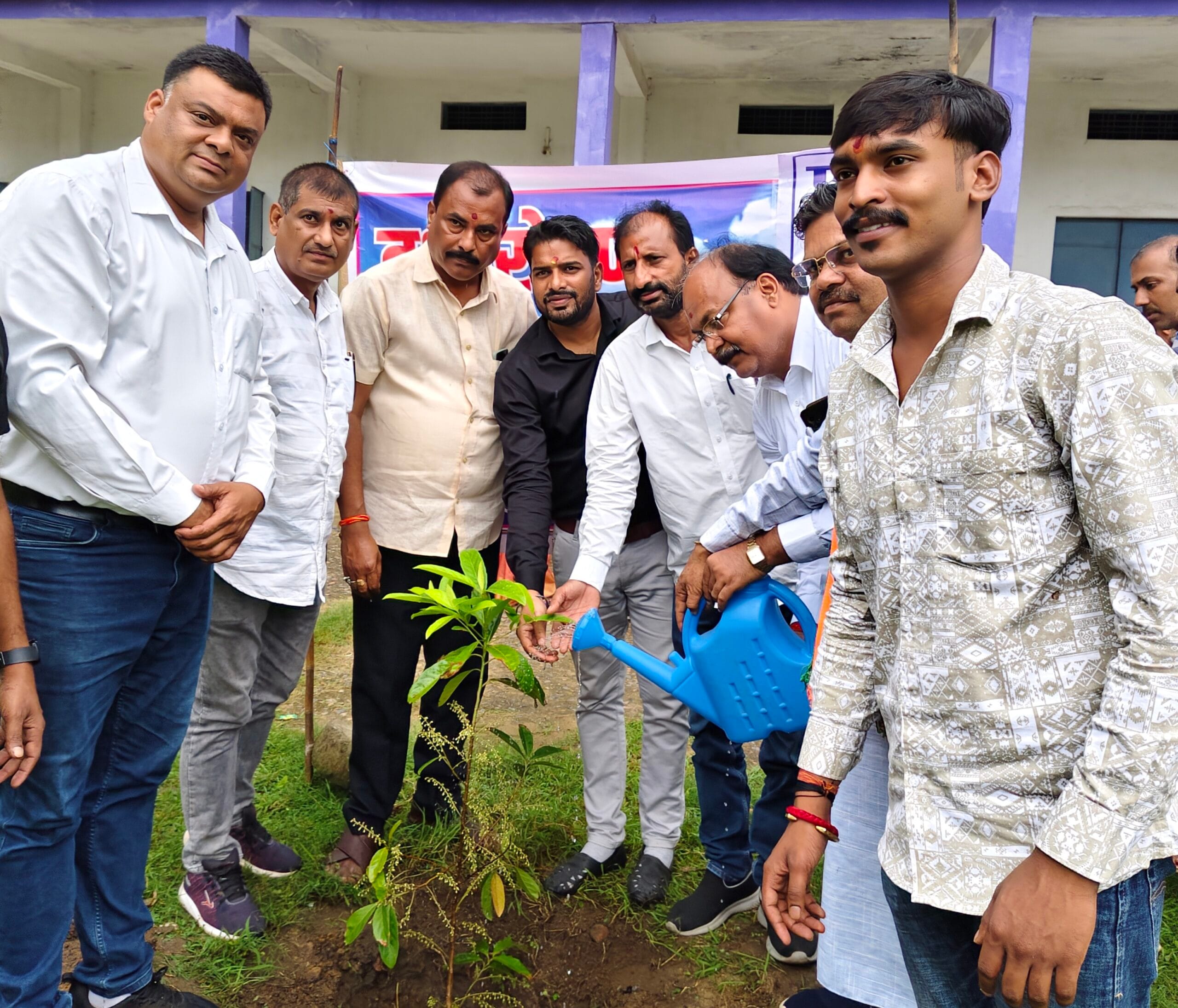 बिश्रामपुर में संकुल स्तरीय शाला प्रवेश उत्सव आयोजित, नवप्रवेशी छात्राओं का हुआ स्वागत