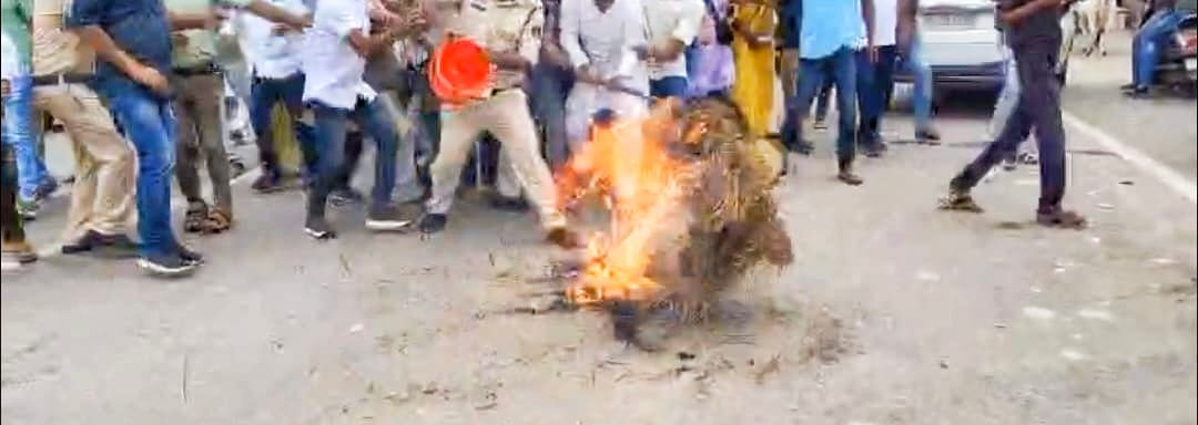 सूरजपुर में ईडी की कार्रवाई के विरोध में कांग्रेस का प्रदर्शन