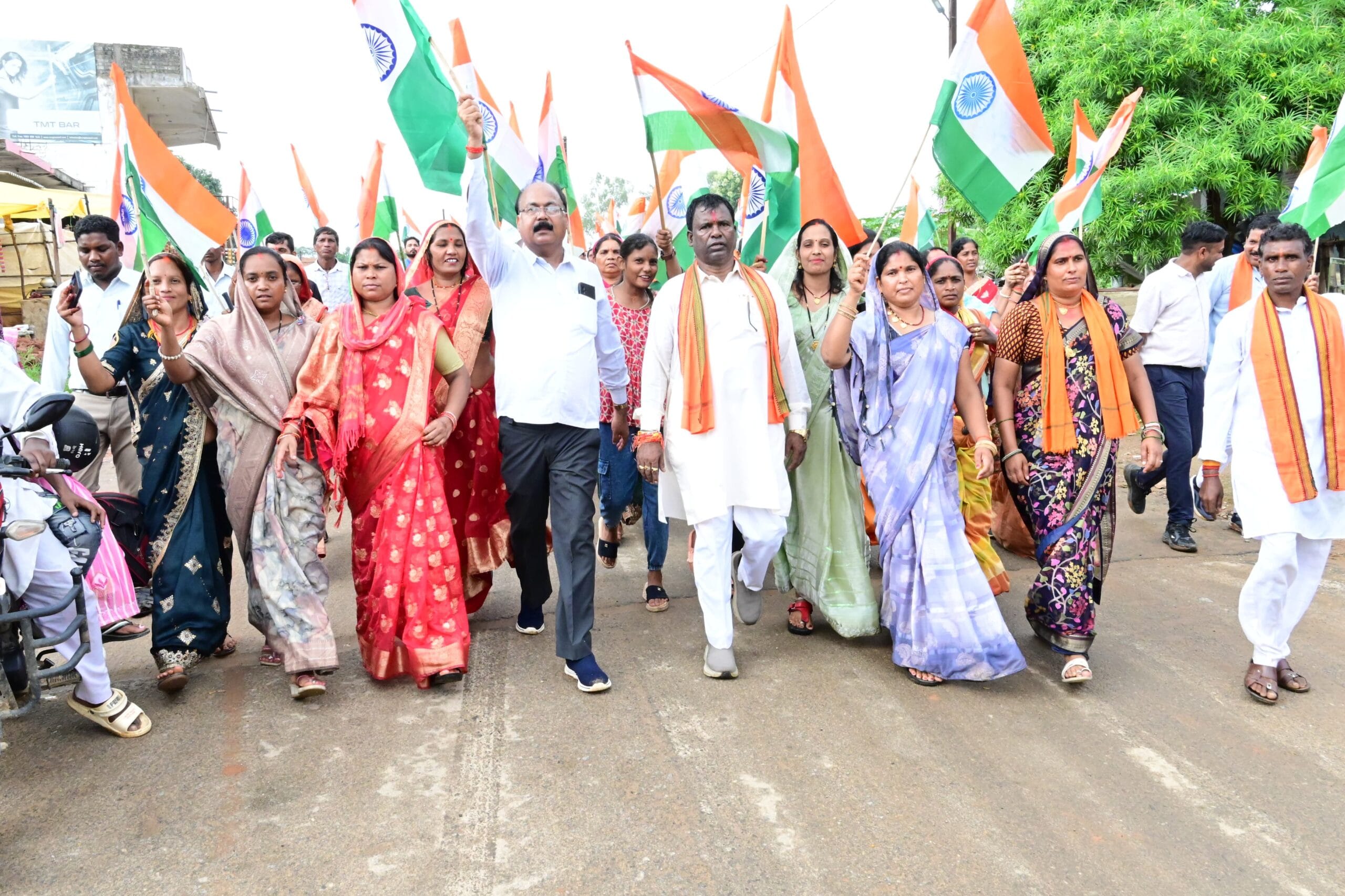 प्रेमनगर विकास खंड में तिरंगा यात्रा, क्षेत्रीय विधायक भूलन सिंह मरावी और आमजन उत्साह से शामिल