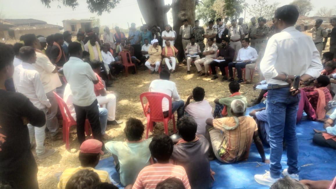 भैराराम आत्महत्या कांड: मग्गू सेठ की गिरफ्तारी पर उठा जनाक्रोश, सर्व आदिवासी समाज ने किया विरोध प्रदर्शन