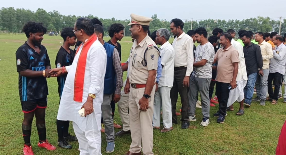 नशे के खिलाफ भटगांव पुलिस ने खेल प्रतियोगिता के जरिए युवाओं को किया जागरूक