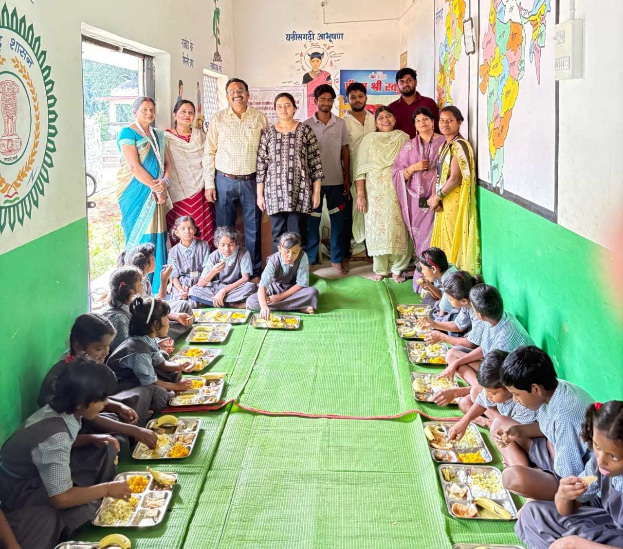 ईद मिलादुन्नबी पर अफरोज खान ने पीएम श्री स्कूल भटगांव में किया न्योता भोज का आयोजन